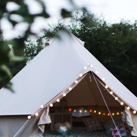 ホテル Wildberry Glamping Orgères-la-Roche エクステリア 写真