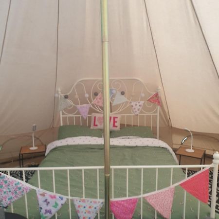 ホテル Wildberry Glamping Orgères-la-Roche エクステリア 写真